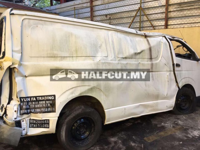 TOYOTA HIACE KDH200 2.5CC 2KD MANUAL AND REAR HALFCUT HALF CUT