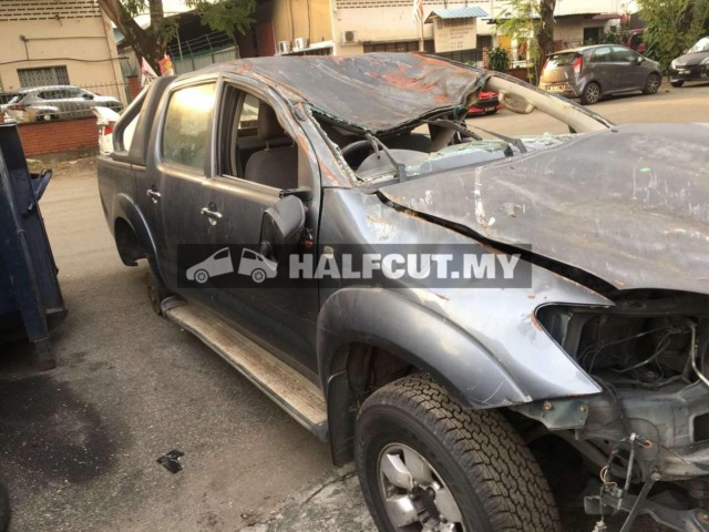 TOYOTA HILUX KUN25 2.5CC AUTO 4WD 2KD FRONT AND REAR HALFCUT HALF CUT