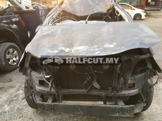 TOYOTA HILUX KUN25 2.5CC AUTO 4WD 2KD FRONT AND REAR HALFCUT HALF CUT