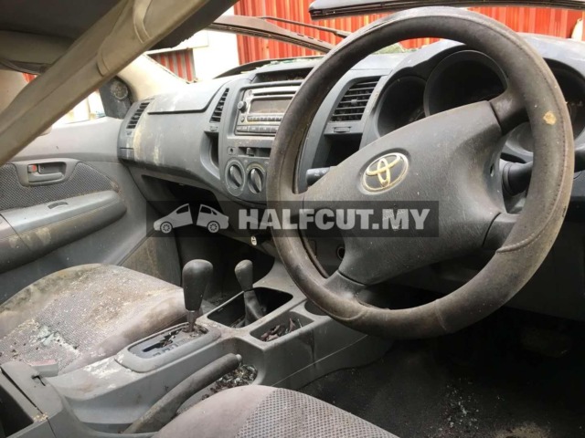 TOYOTA HILUX KUN25 2.5CC AUTO 4WD 2KD FRONT AND REAR HALFCUT HALF CUT