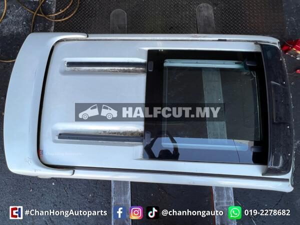 L900 Sunroof White