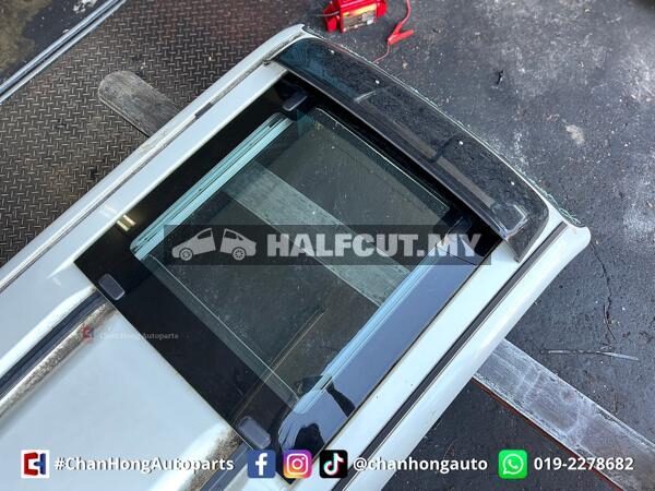 L900 Sunroof White