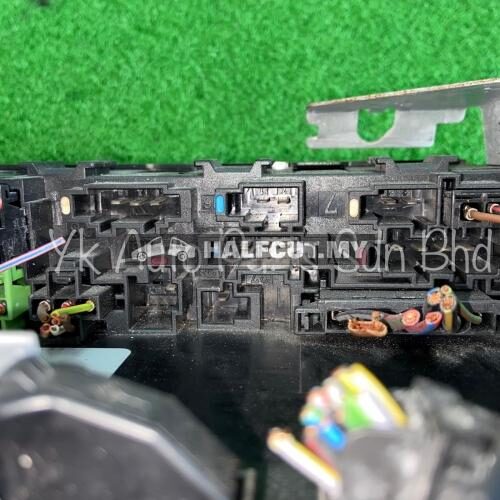 MERCEDES BENZ W211 CLS C219 2005 FUSE BOX 211 545 67 01 USED