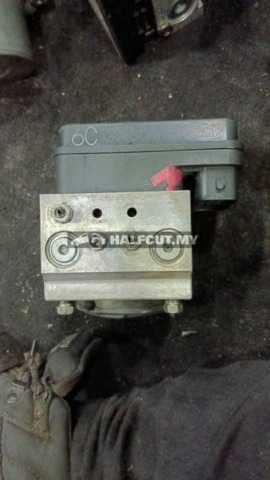 TOYOTA HILUX KUN 25 6C ABS PUMP