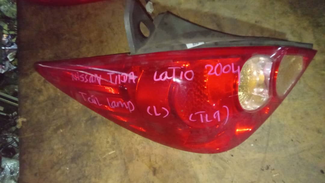 NISSAN TIIDA LATIO 2004 LH TAILLAMP TAILLIGHT TAIL REAR LAMP LIGHT