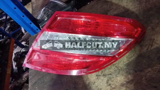 MERCEDES BENZ C- CLASS W204 RH TAILLAMP TAILLIGHT TAIL REAR LAMP LIGHT