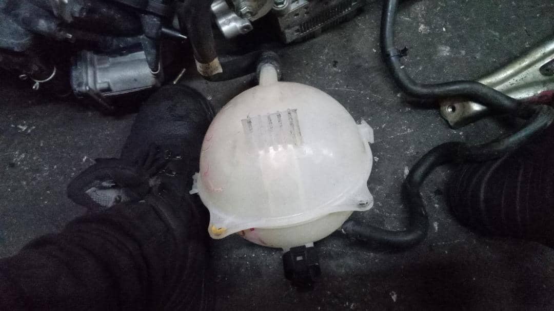 VOLKSWAGEN POLO COOLANT TANK