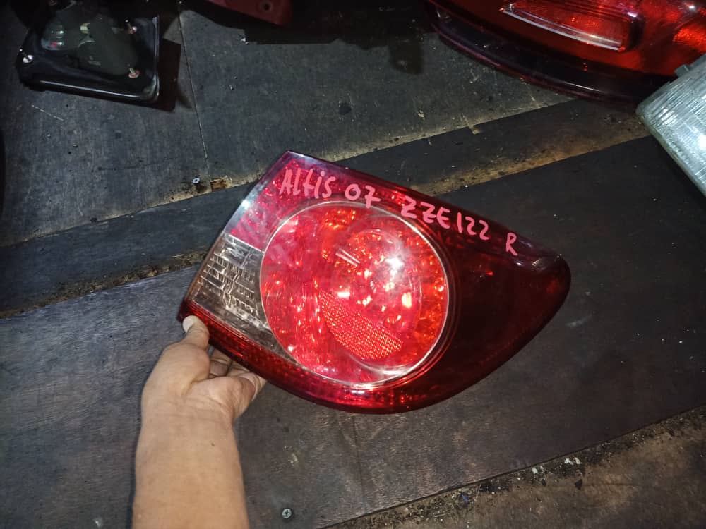 TOYOTA ALTIS 07 ZZE122 RH TAILLAMP TAILLIGHT TAIL REAR LAMP LIGHT