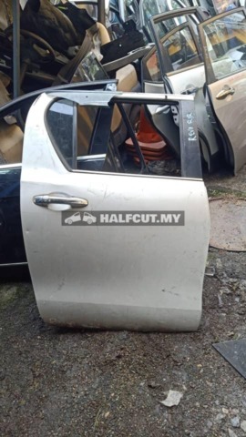 TOYOTA HILUX REVO REAR DOOR R R