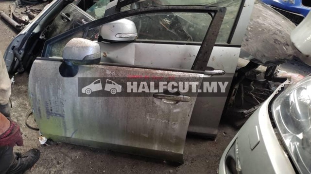 SUBARU XV FRONT DOOR NO CLASS F L