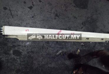 VOLKSWAGEN VW PASSAT B7 SIDE SKIRT LH