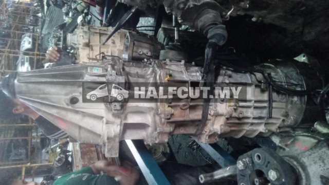 NISSAN NAVARA OM GEAR BOX GEARBOX