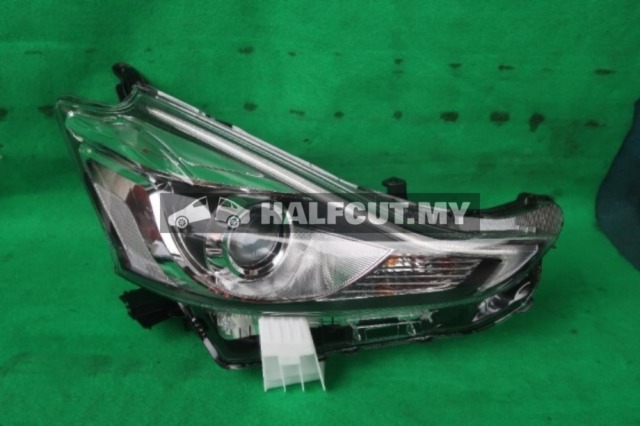 TOYOTA PRIUS RH HEADLAMP HEADLIGHT HEAD LAMP LIGHT