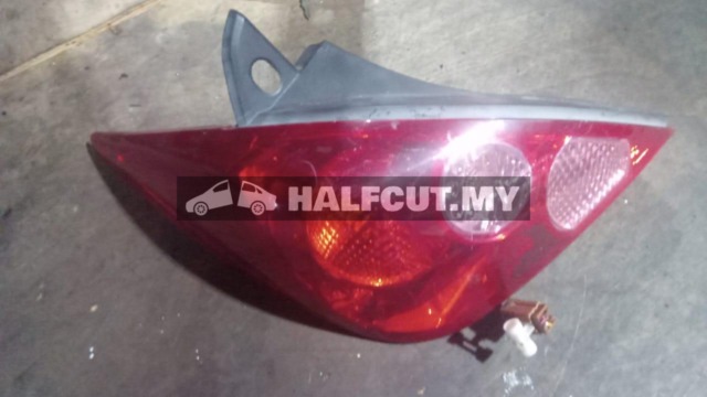 NISSAN TIIDA LATIO 2004 P4086 LH TAILLAMP TAILLIGHT TAIL REAR LAMP LIGHT