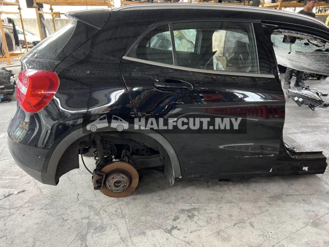 MERCEDES BENZ GLA 200 HALFCUT HALF CUT