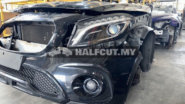 MERCEDES BENZ GLA 200 HALFCUT HALF CUT