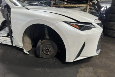 Lexus IS300 hybRID WHITE HALFCUT HALF CUT