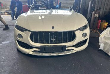 Maserati LEVANTE WHITE HALFCUT HALF CUT