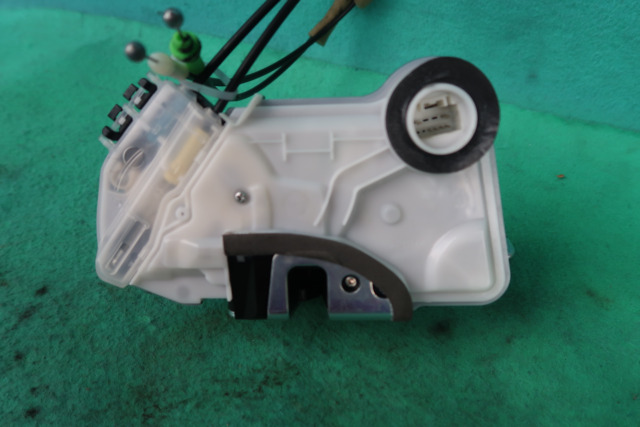 TOYOTA VELLFIRE AGH30 DOOR LOCK