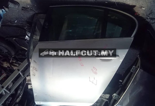 BMW E60 525 REAR DOOR R/L