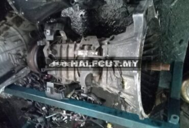 ISUZU 4HK1 GEAR BOX