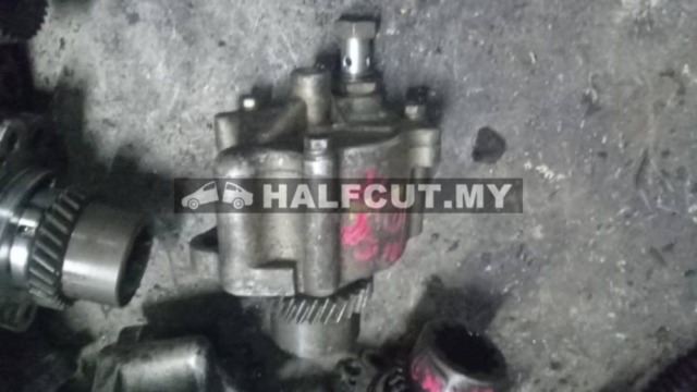 TOYOTA HIACE KDH200  2KD VACCUM PUMP