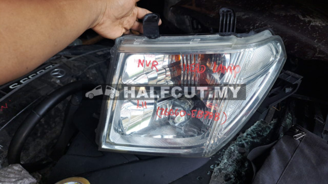 NISSAN NAVARA HEAD LAMP (26060-EB78B) LH HID