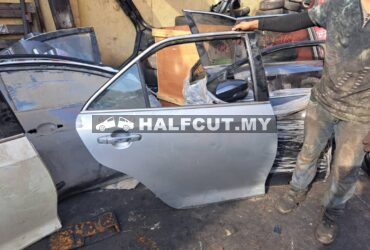 TOYOTA CAMRY ACV50 REAR DOOR R/R