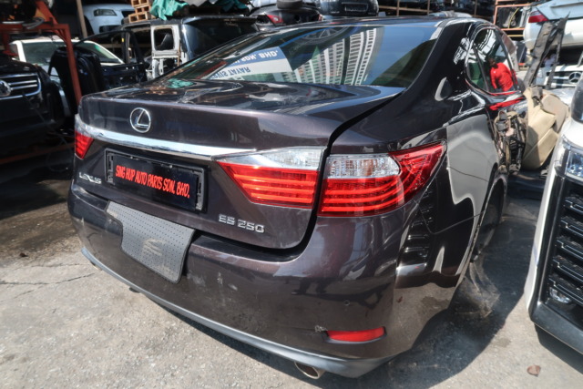 LEXUS ES250 REAR CUT