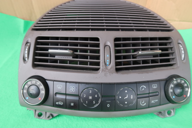 MERCEDES W211 AIR COND CENTRE GRILLE