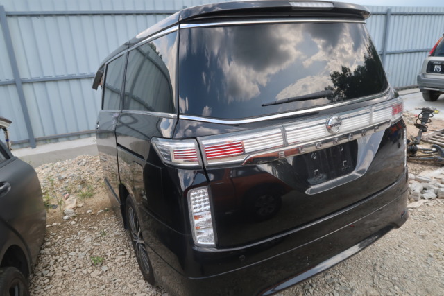 NISSAN ELGRAND REAR CUT