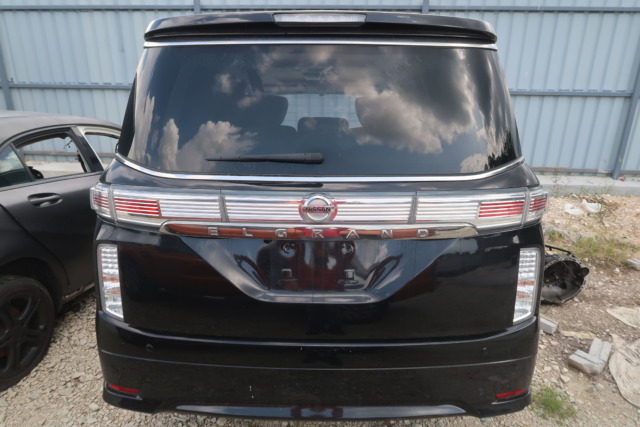 NISSAN ELGRAND REAR CUT