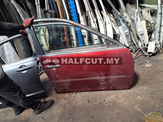 TOYOTA CAMRY ACV30 FRONT DOOR F/R