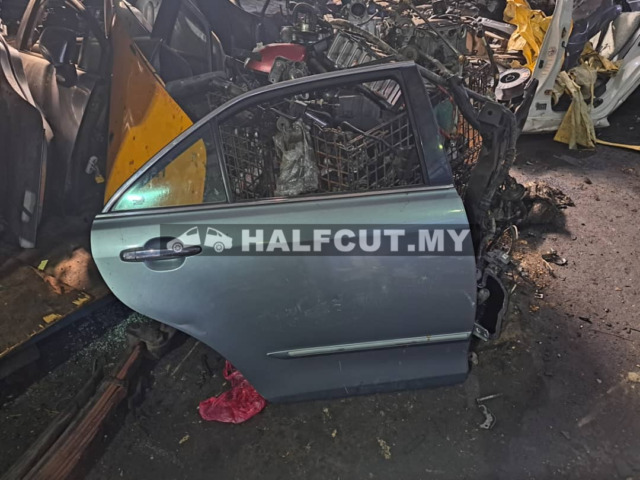 TOYOTA CAMRY ACV40 REAR DOOR R/R