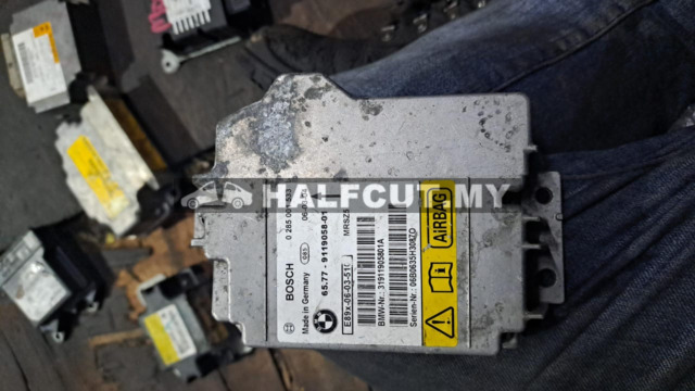 BMW E90 AIR BAG ECU (0 285 001 533)