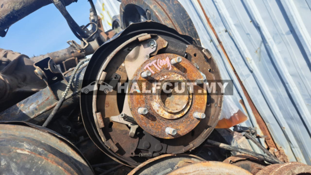 MITSUBISHI TRITON  4D56U REAR AXLE