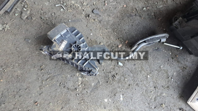 TOYOTA INNOVA PEDAL SENSOR