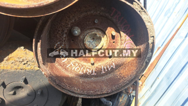 MITSUBISHI TRITON  4D56U REAR AXLE