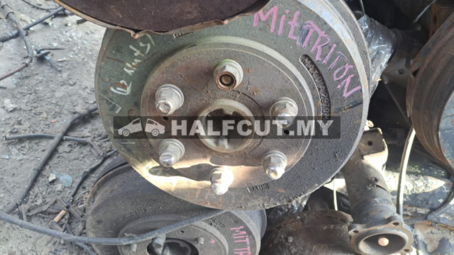 MITSUBISHI TRITON  4D56U REAR AXLE