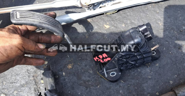 TOYOTA HIACE KDH200 PEDAL SENSOR