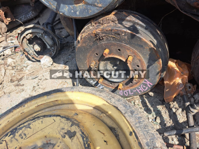 TOYOTA HIACE KDH200 REAR AXLE