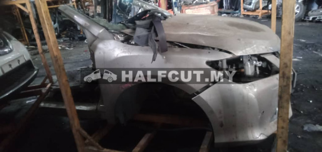 TOYOTA CAMRY ACV50 FRONT HALF CUT