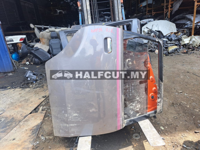 TOYOTA AVANZA REAR DOOR R/R