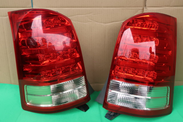 TOYOTA WISH 10 TAIL LAMP