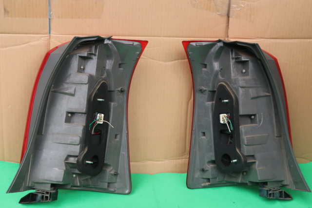 TOYOTA WISH 10 TAIL LAMP