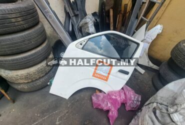 TOYOTA HIACE KDH200 FRONT DOOR F/ L