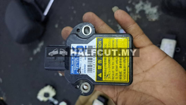 TOYOTA LEXUS CT200 YAW RATE SENSOR(89183-48030)