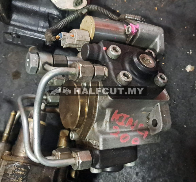 TOYOTA LAND CRUISER KING 200 ENGINE FUEL PUMP