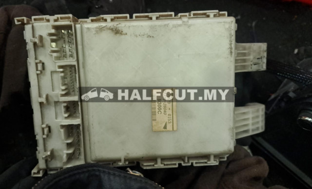 TOYOTA HIACE KDH200 FUSE BOX WAYA (82730-26040)