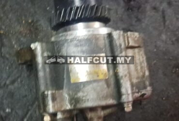 TOYOTA HILUX KUN25  2KD VACCUM PUMP